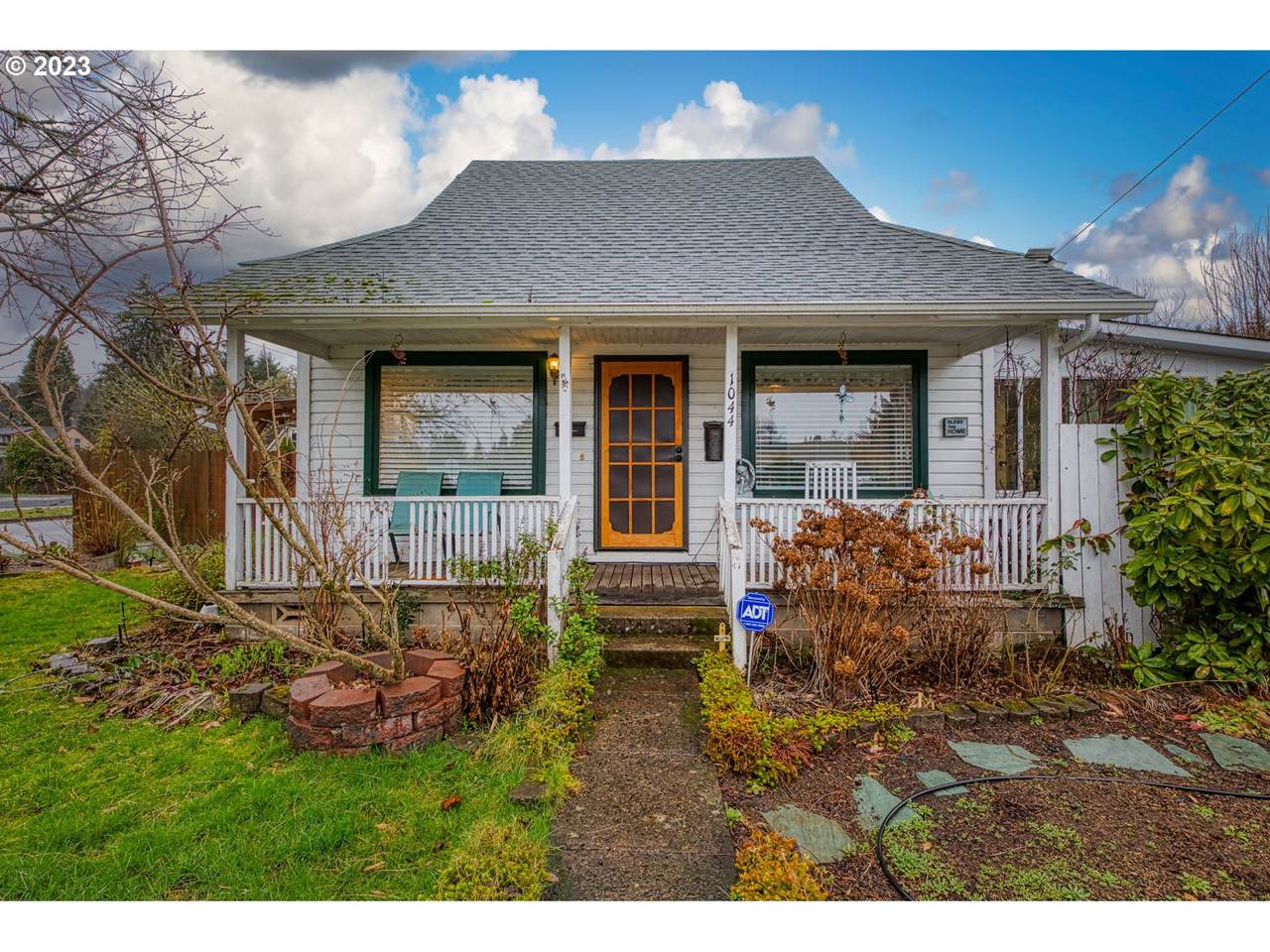 1044 Birch Ave - Photo 1