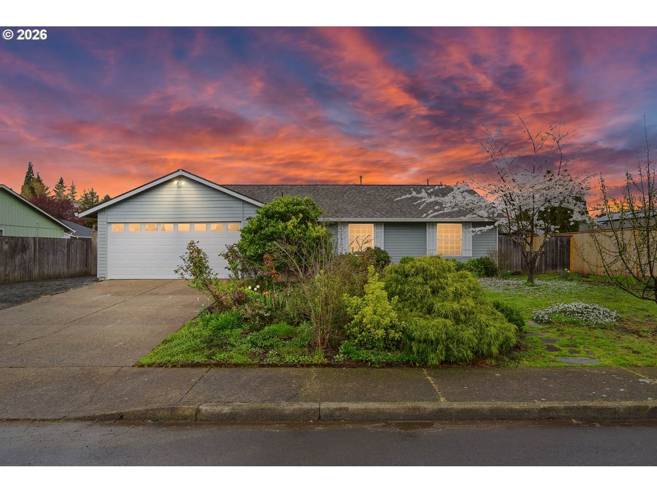 3823 Lincoln St - Photo 1