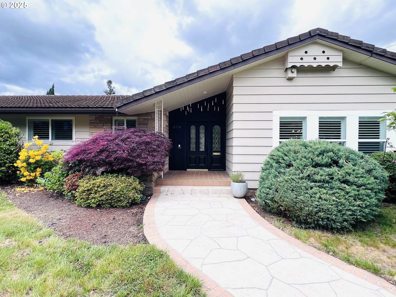 414 Elizabeth St - Photo 1