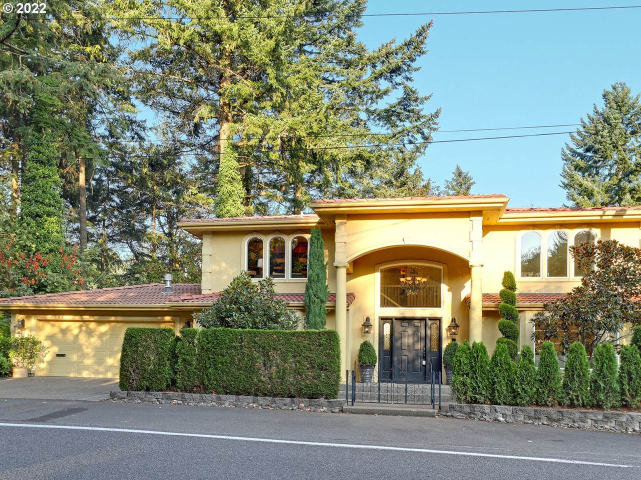 2768 Fairmount Blvd - Photo 1