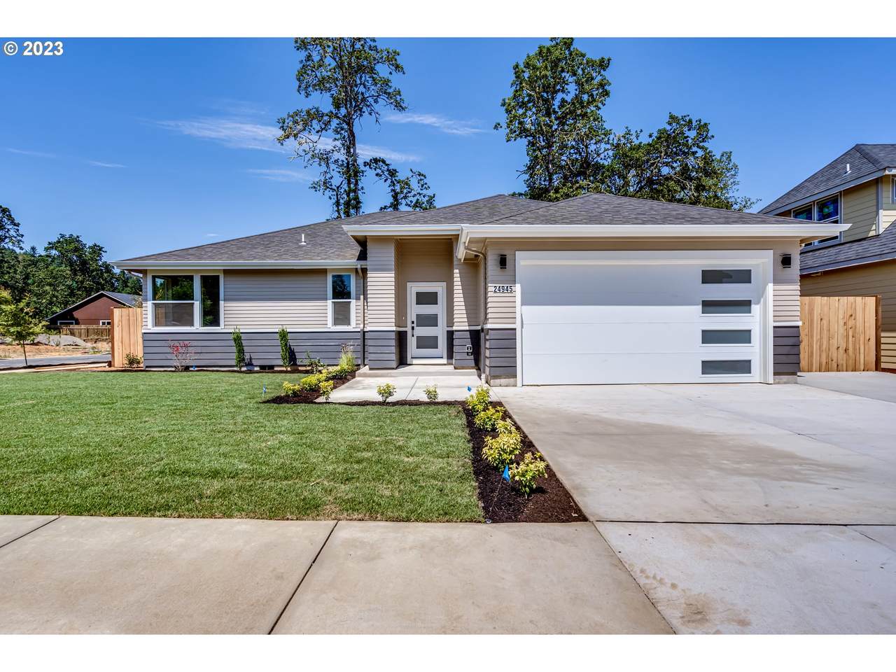 24945 Westfield Ave - Photo 1