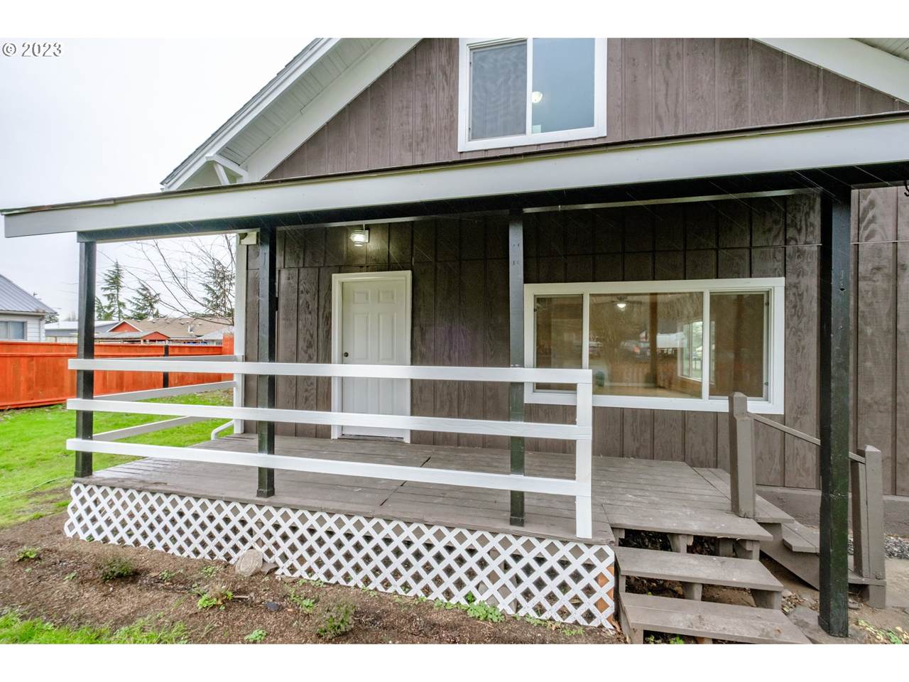 1031 Oak St - Photo 1
