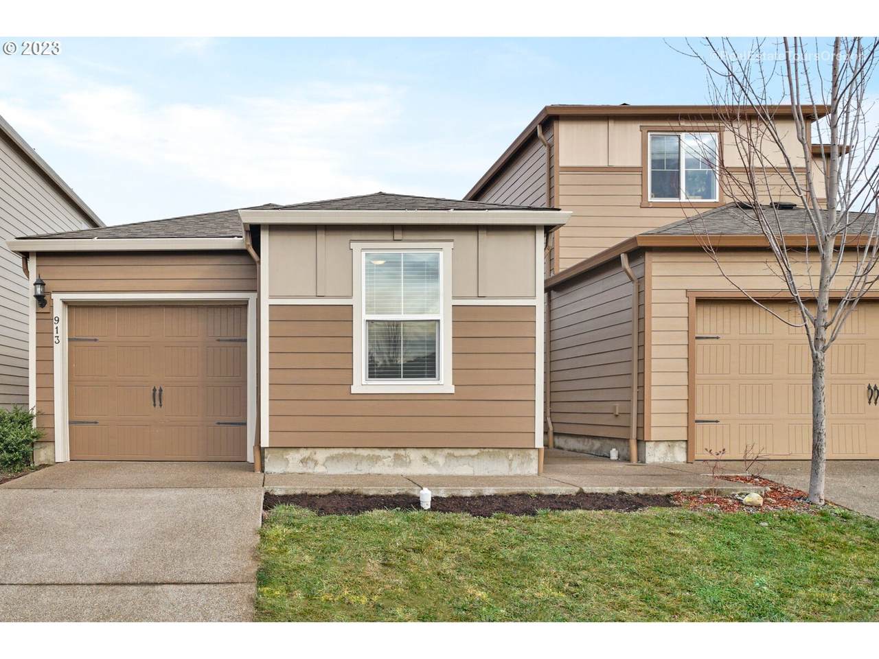 913 View Dr - Photo 1