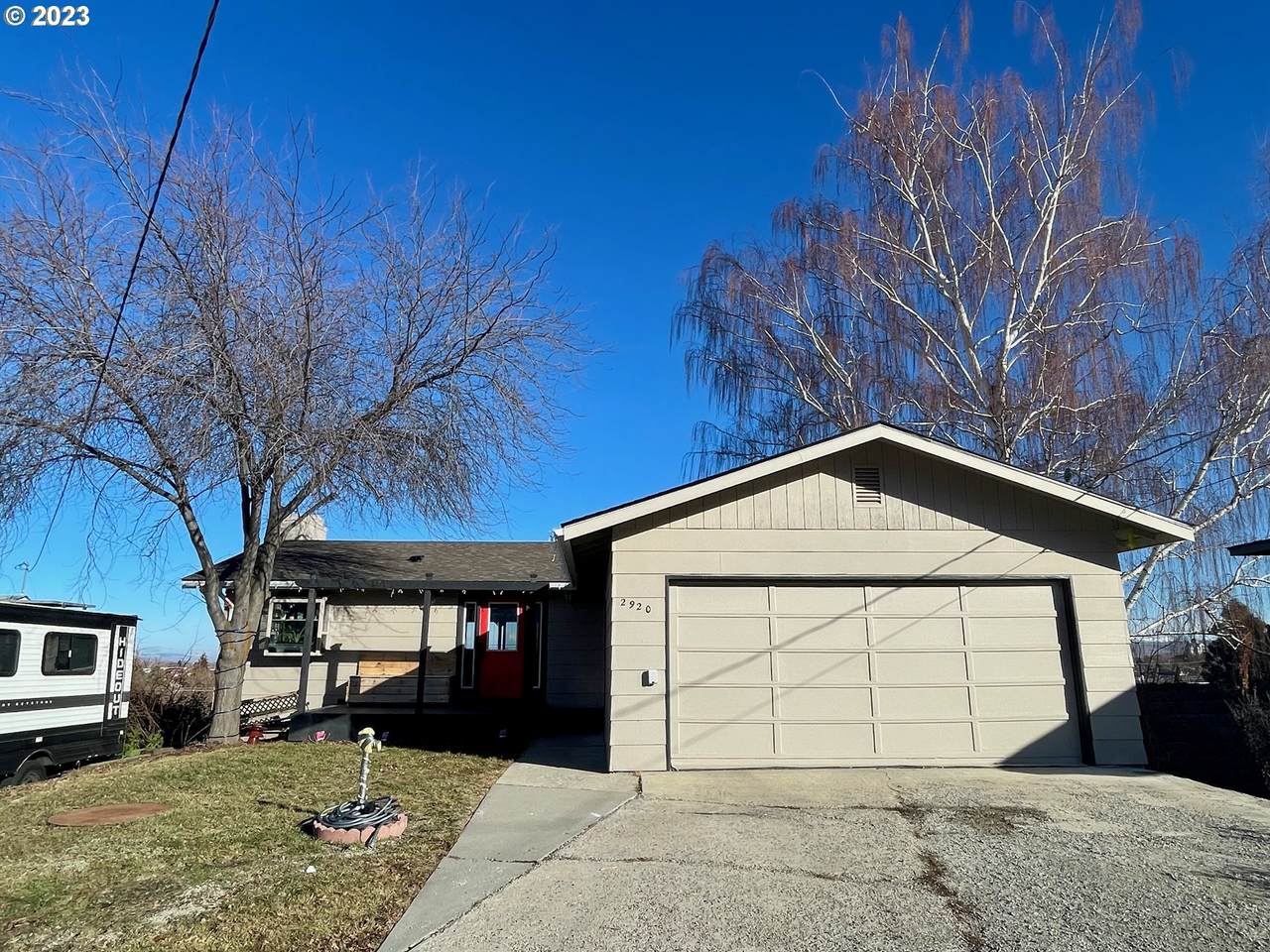 2920 Hillcrest Dr - Photo 1