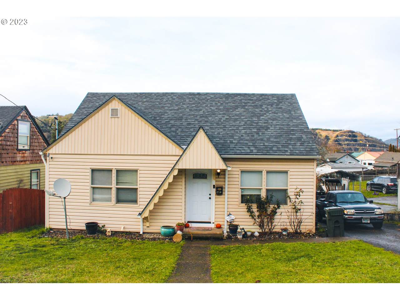 1710 Main St - Photo 1