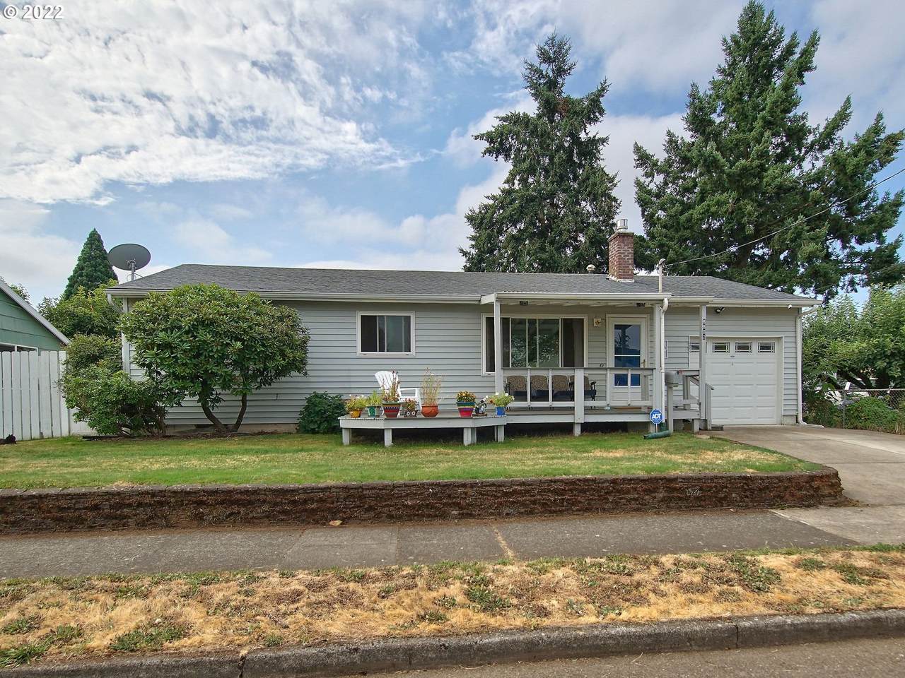 8802 Everett St - Photo 1
