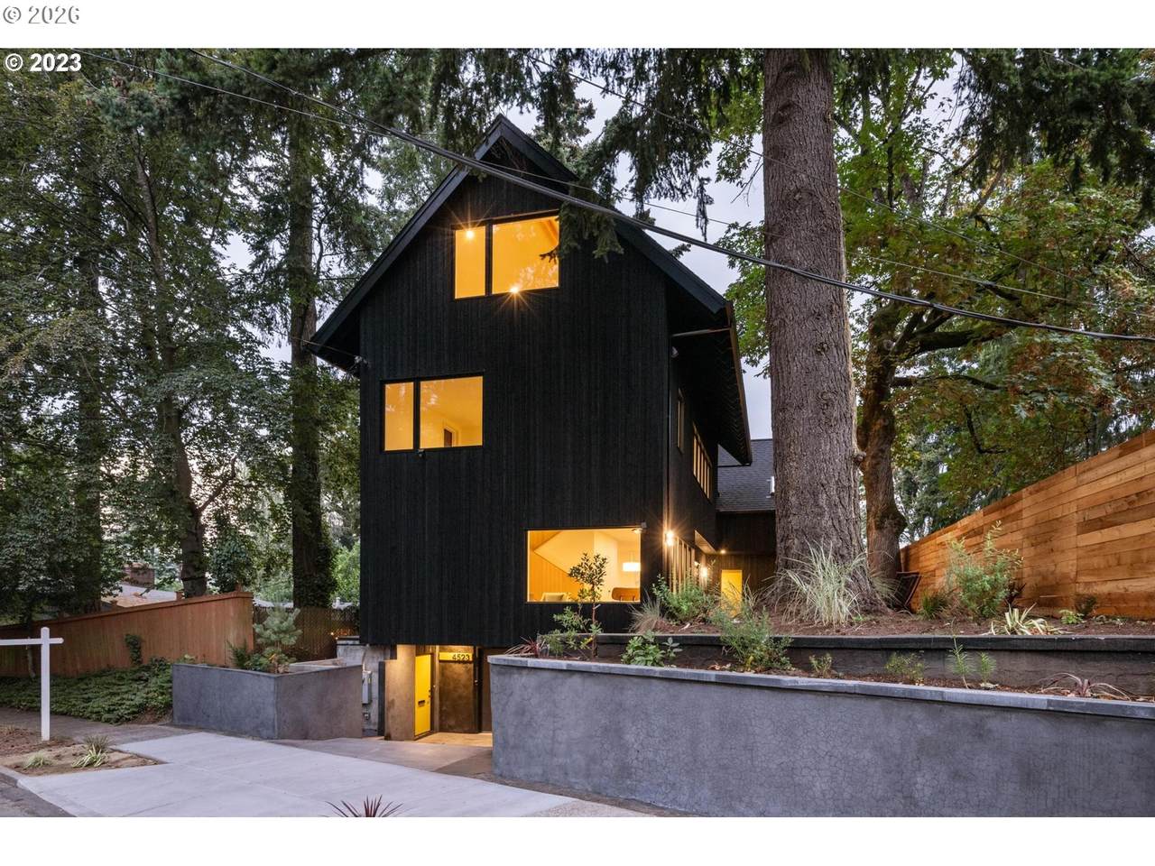 https://bt-photos.global.ssl.fastly.net/portland/1280_boomver_1_235054870-2.jpg