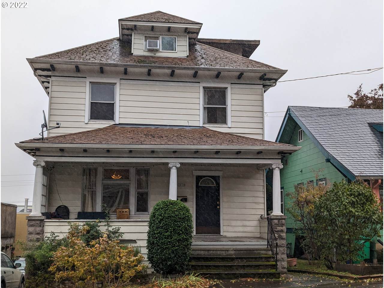 3018 7TH Ave - Photo 1