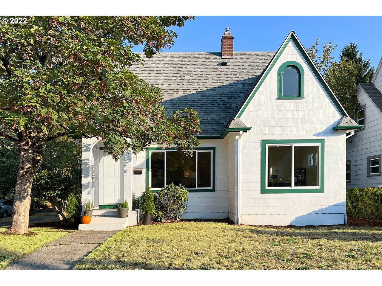 5003 Halsey St - Photo 1