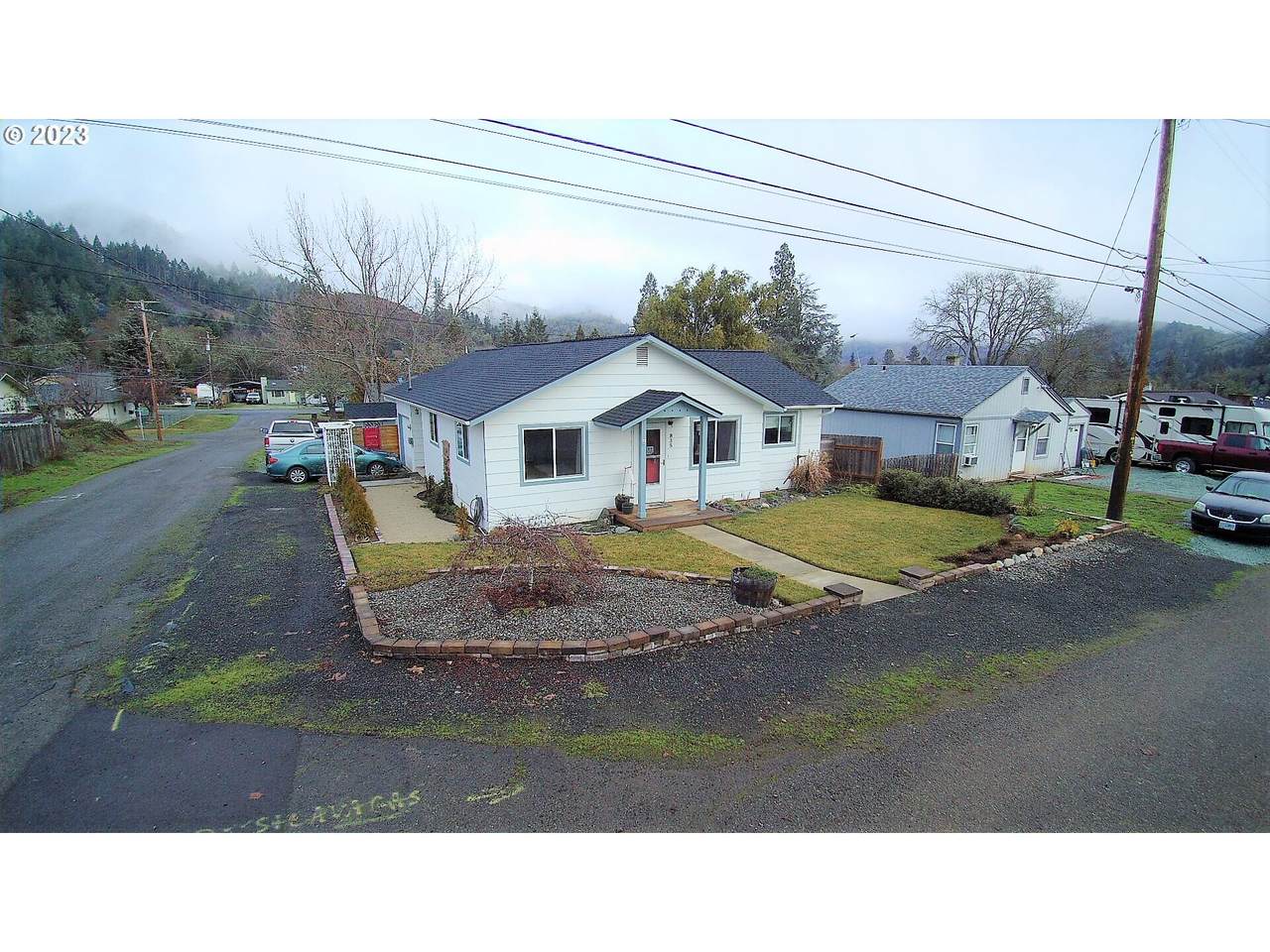 835 Christian St - Photo 1