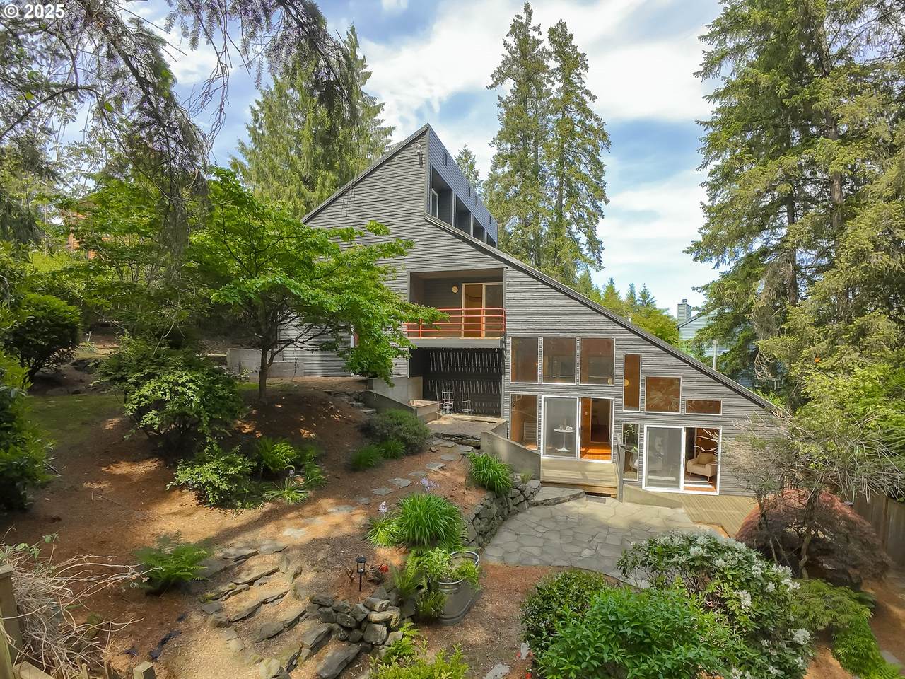 https://bt-photos.global.ssl.fastly.net/portland/1280_boomver_1_235778980-2.jpg