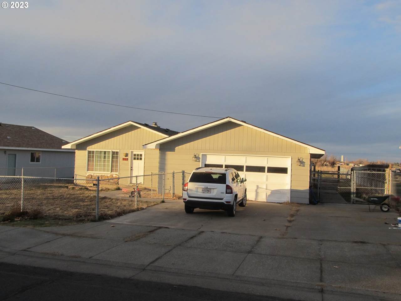 937 Ridgeway Ave - Photo 1