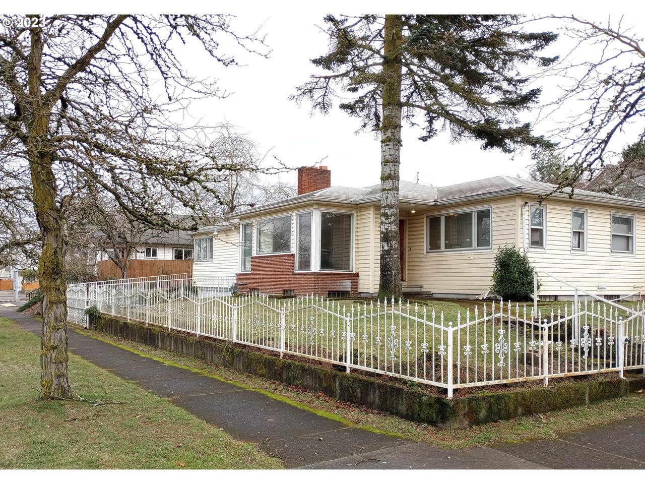 6710 Greenwich Ave - Photo 1