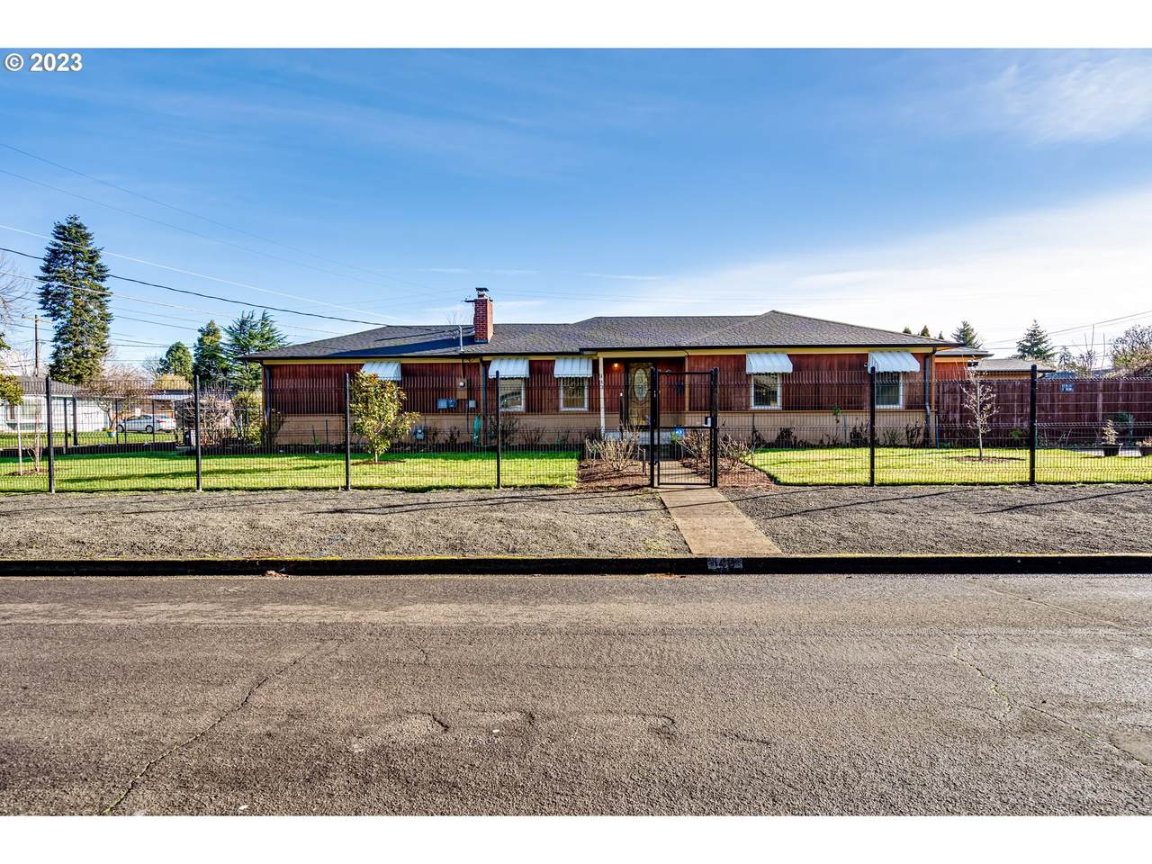 443 Sierra St - Photo 1