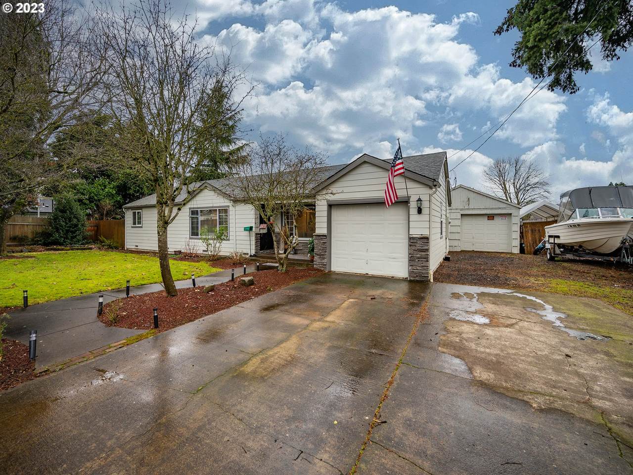 820 Fairview Dr - Photo 1