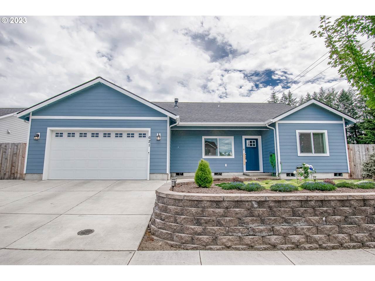 621 Harding Pl - Photo 1