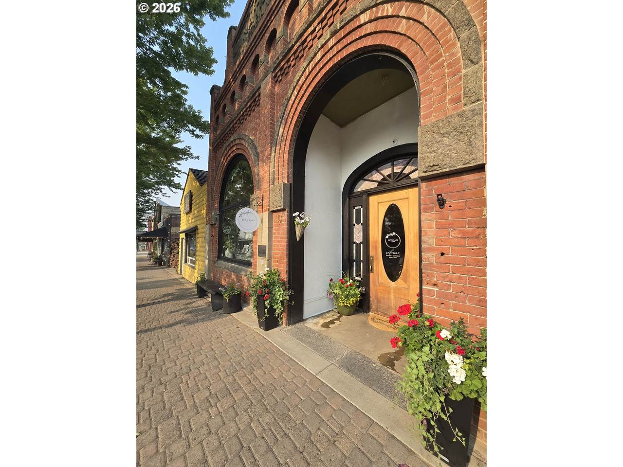 10 Main St - Photo 1