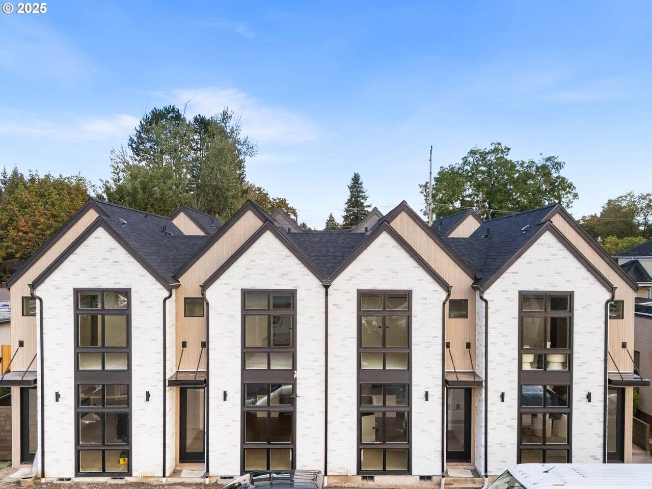 1911 Broadway St - Photo 1