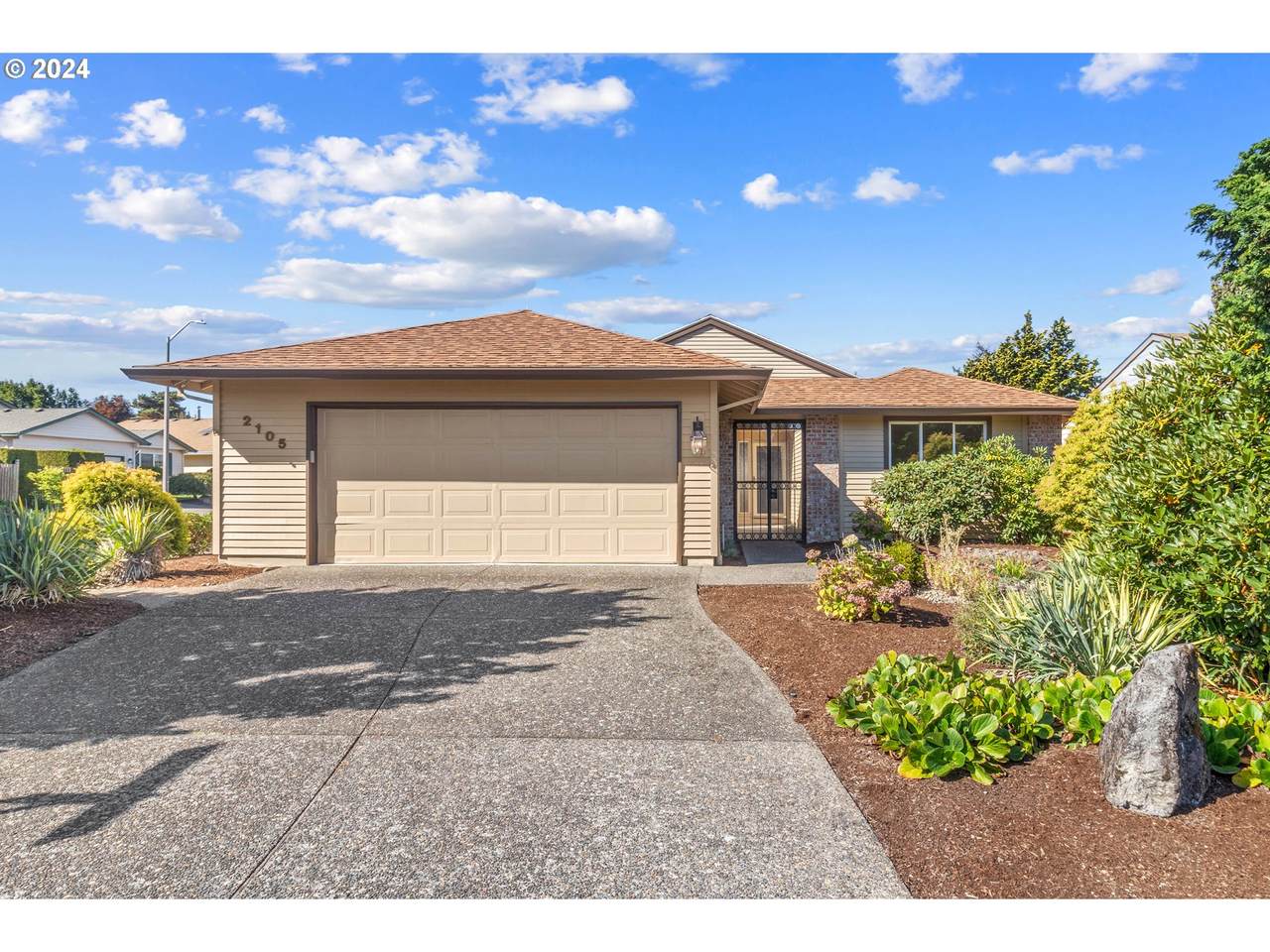 2105 158TH Ave - Photo 1