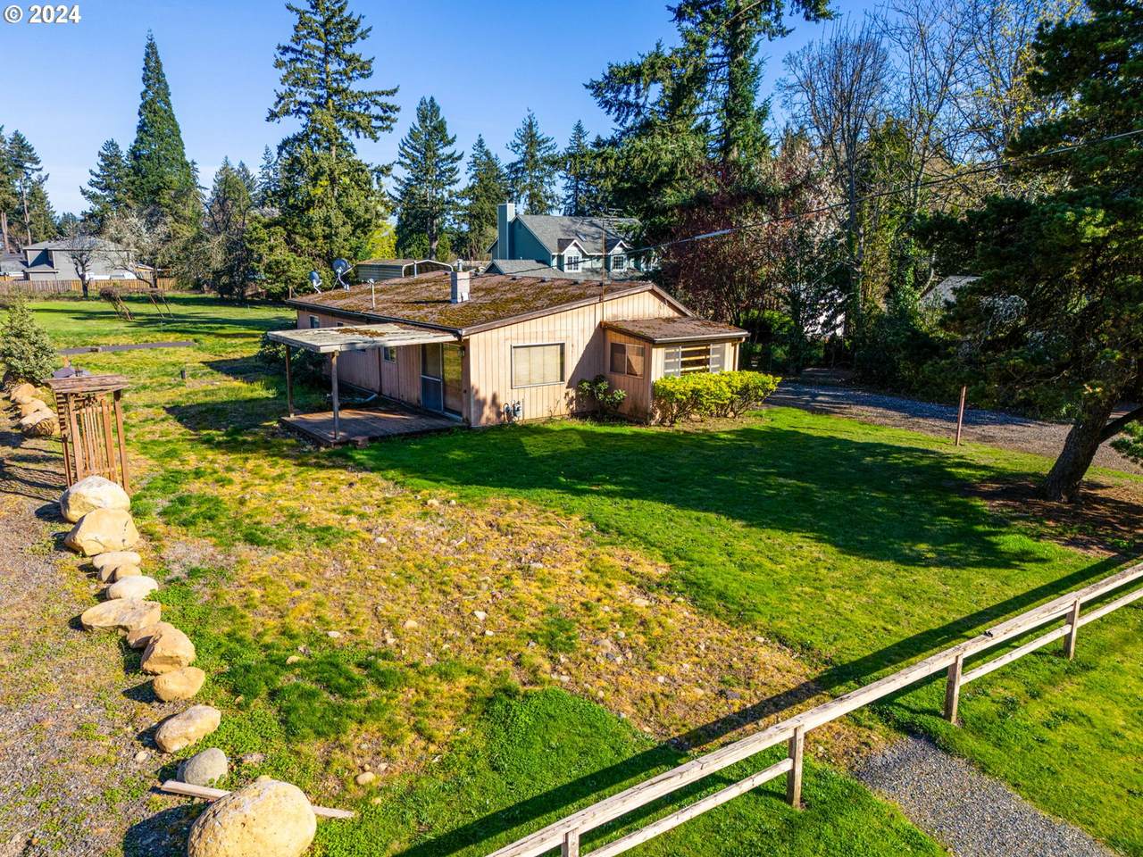 724 157TH Ave - Photo 1