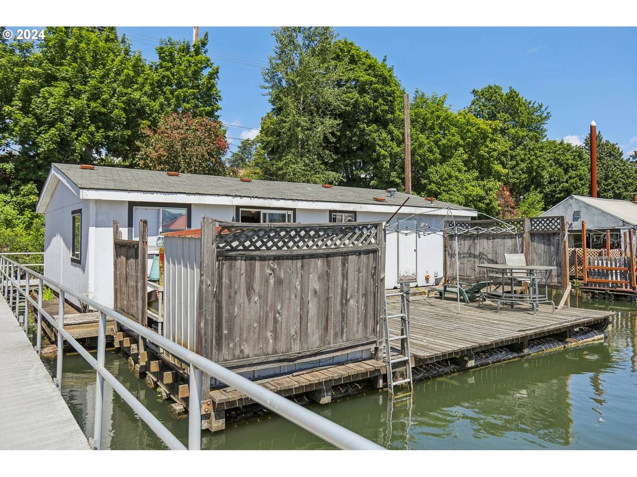1663 Jantzen Ave - Photo 1