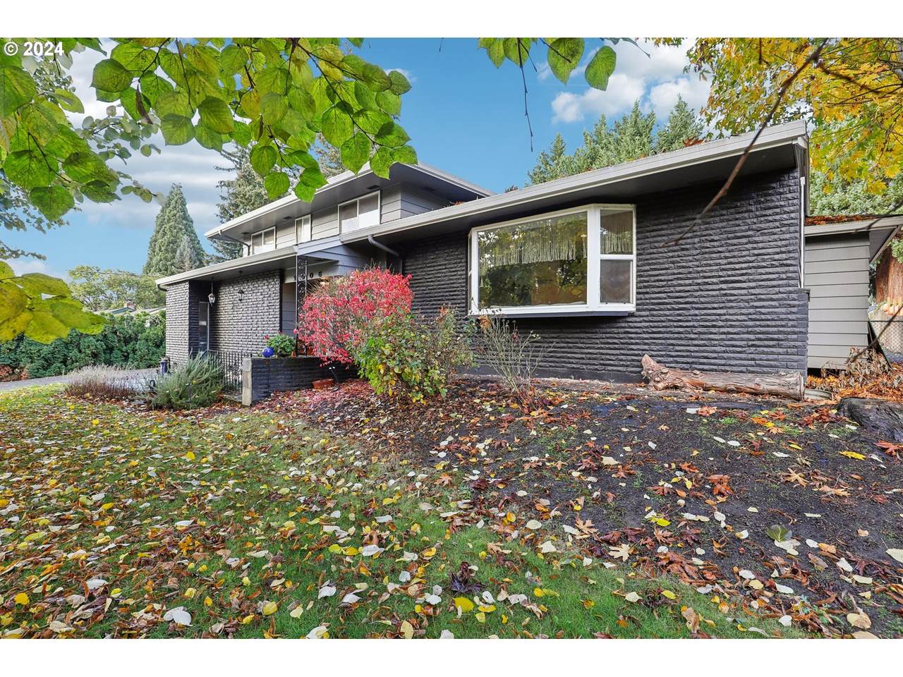 2506 100TH St - Photo 1