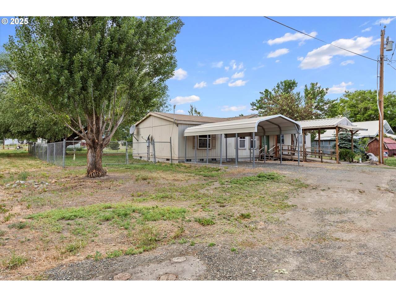 711 Robert St - Photo 1