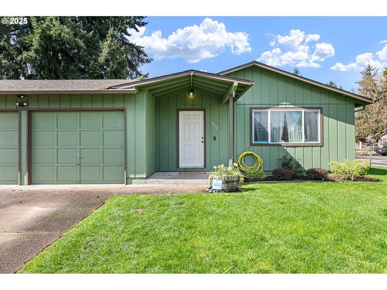2212 Laurelhurst Dr - Photo 1