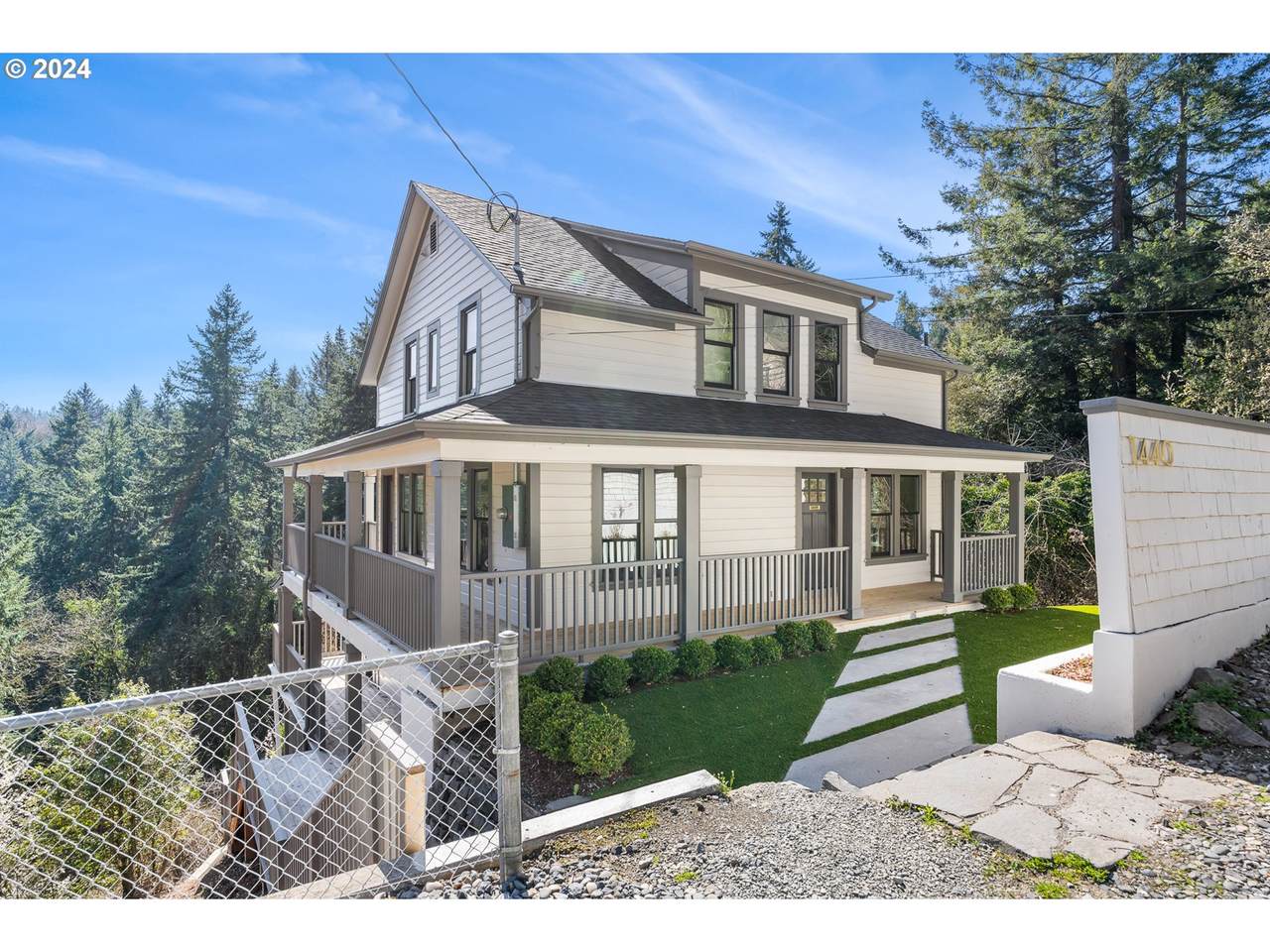 1440 Broadway Dr - Photo 1