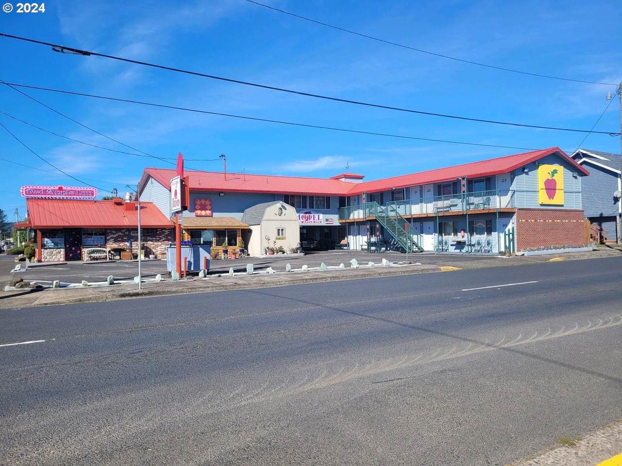 815 Main Ave - Photo 1