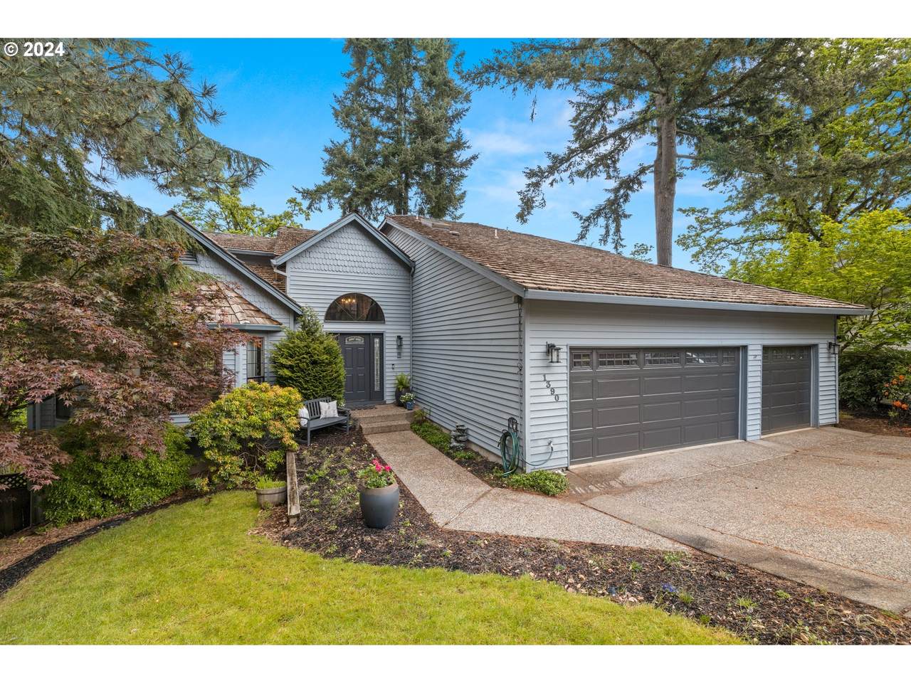 1390 Skye Ct - Photo 1