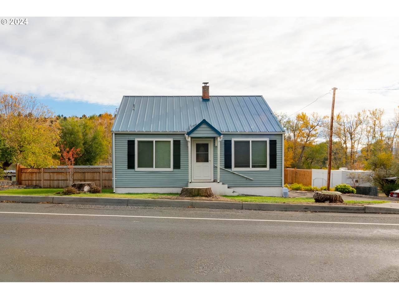 410 Mountain Blvd - Photo 1