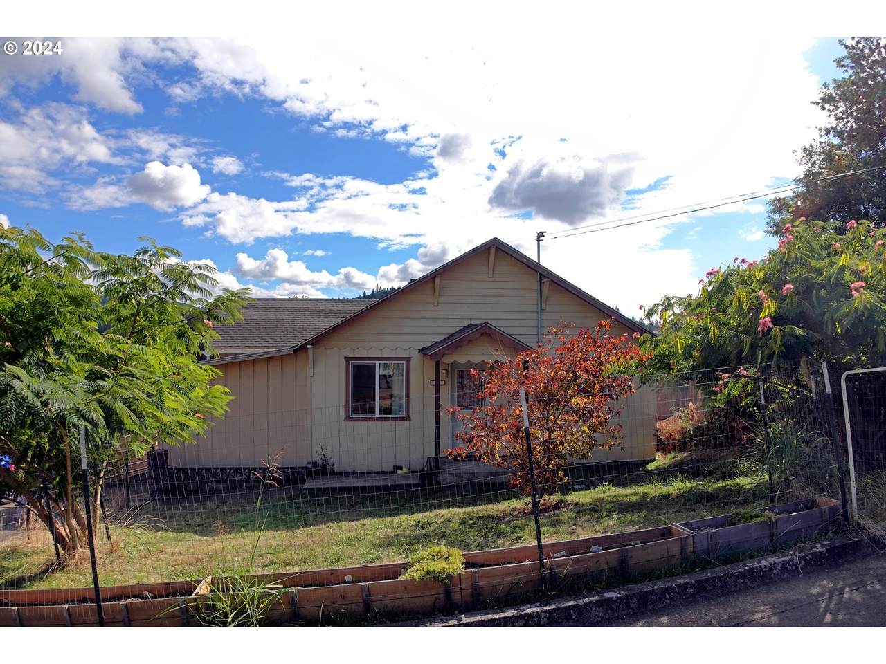 2047 Freemont Ave - Photo 1