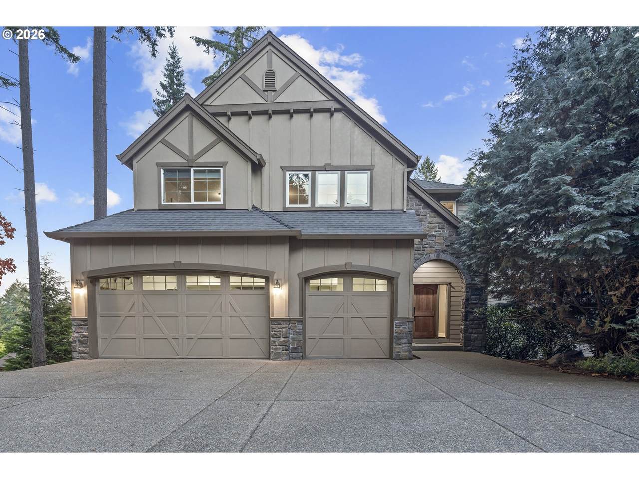 8525 181ST Ave - Photo 1