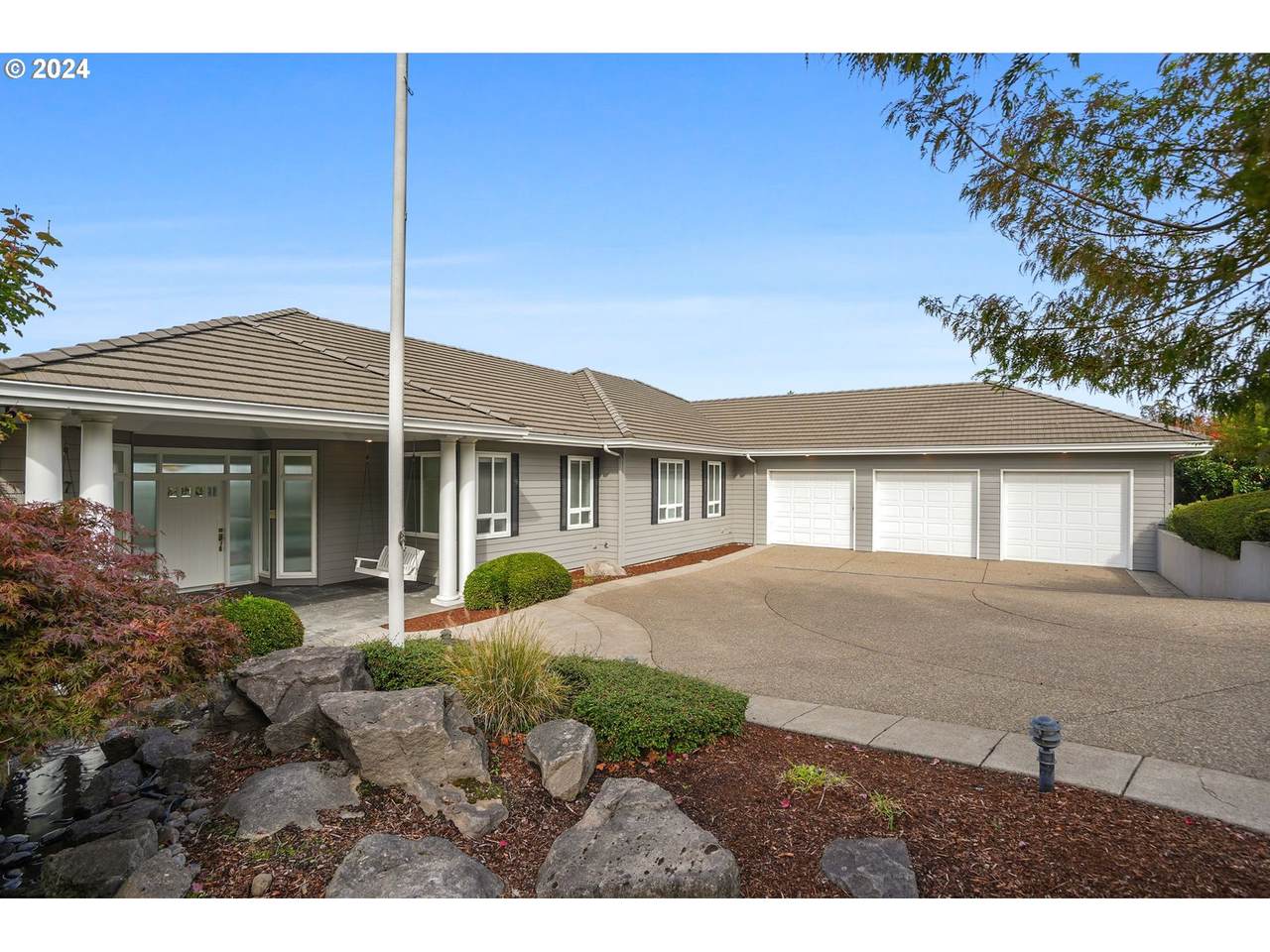 2467 Crestmont Cir - Photo 1