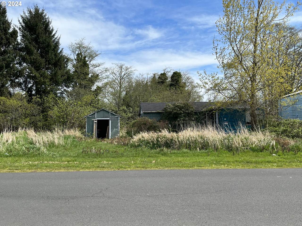 76 Heron Ave - Photo 1