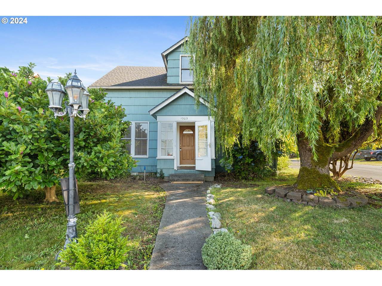1303 1ST St - Photo 1