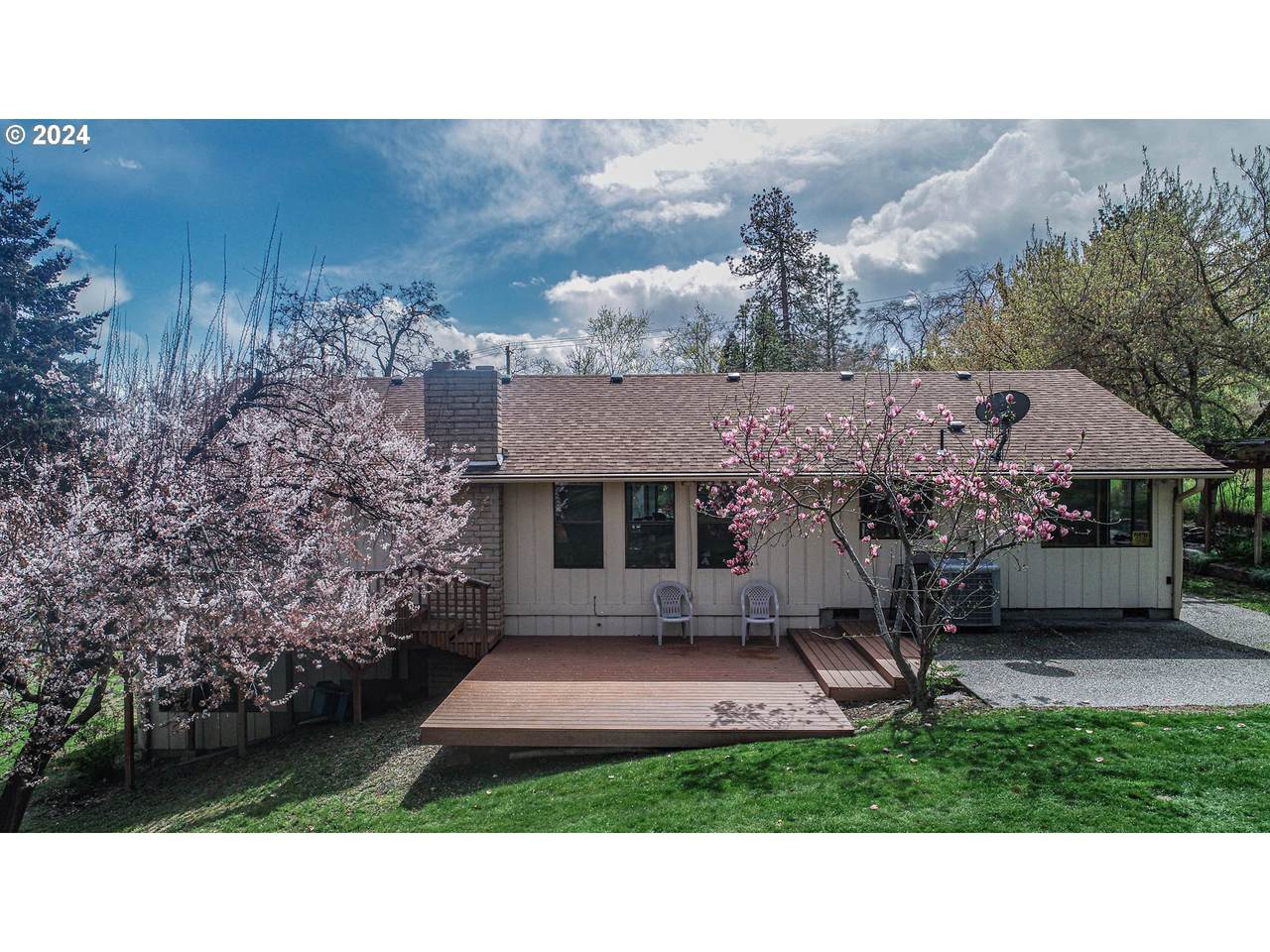 2214 10TH St - Photo 1