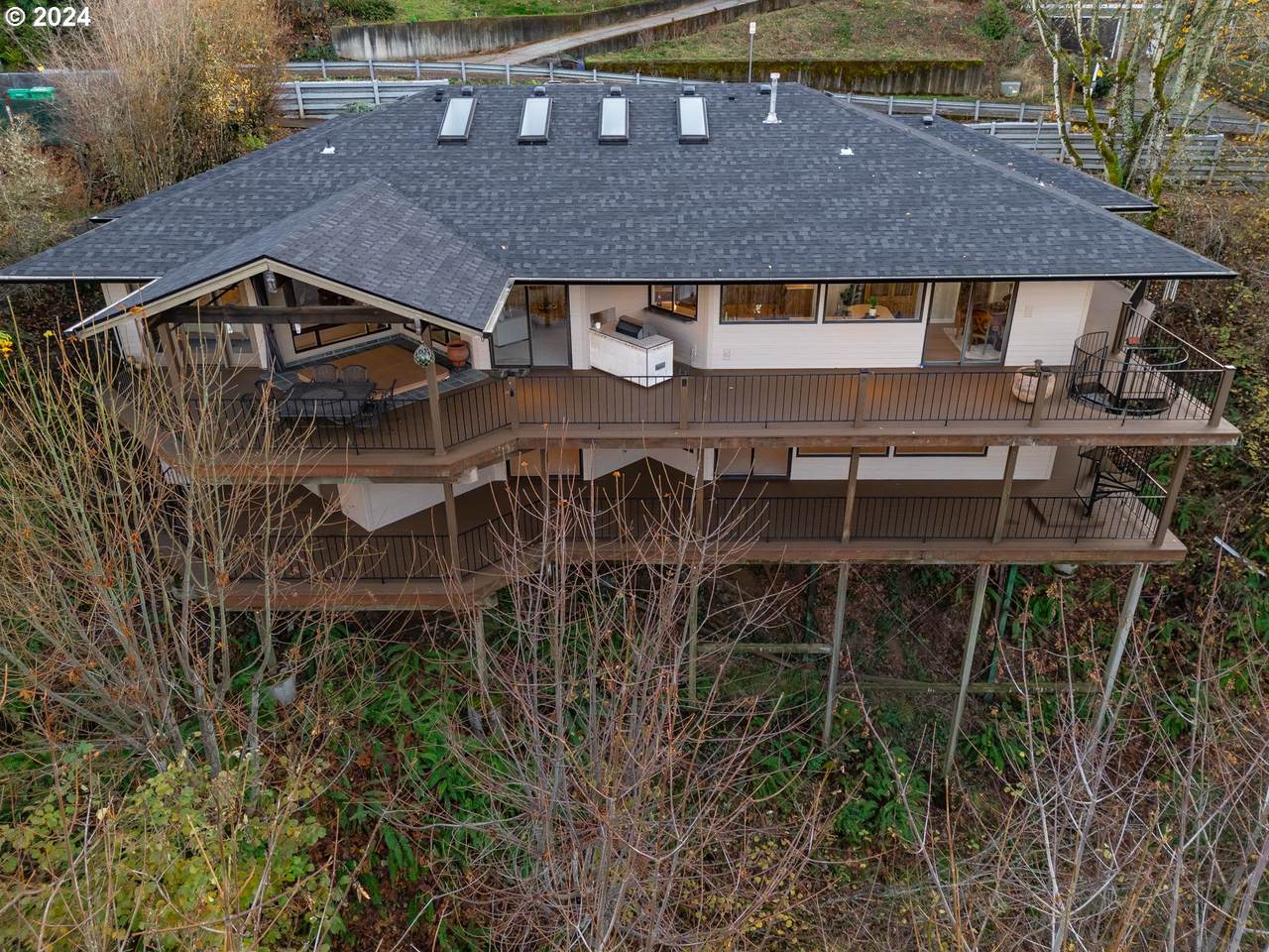235 14TH St - Photo 1