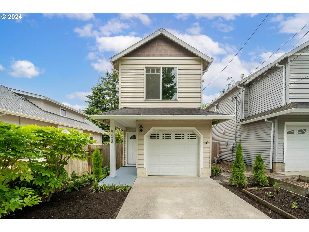 9008 Endicott Ave - Photo 1