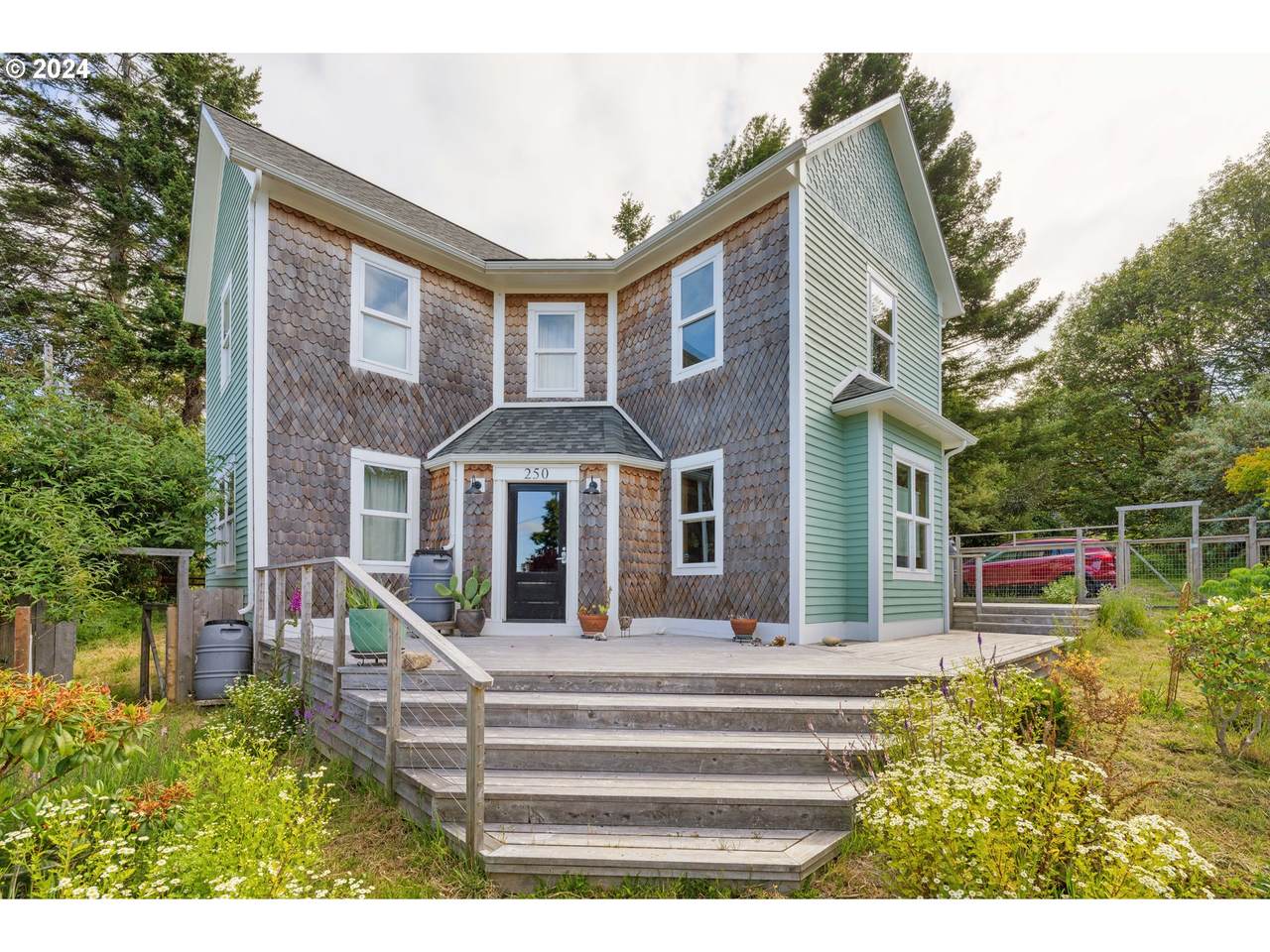 250 19TH St - Photo 1