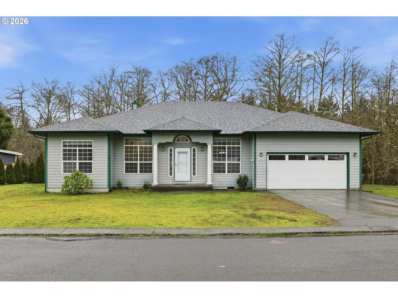 1050 Peacock St - Photo 1