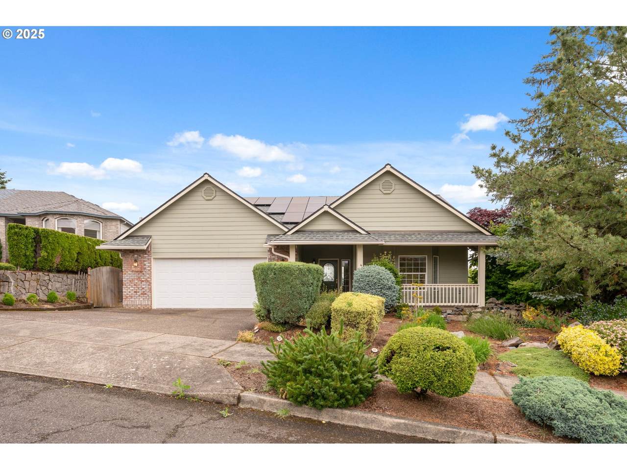 15745 Bybee Dr - Photo 1