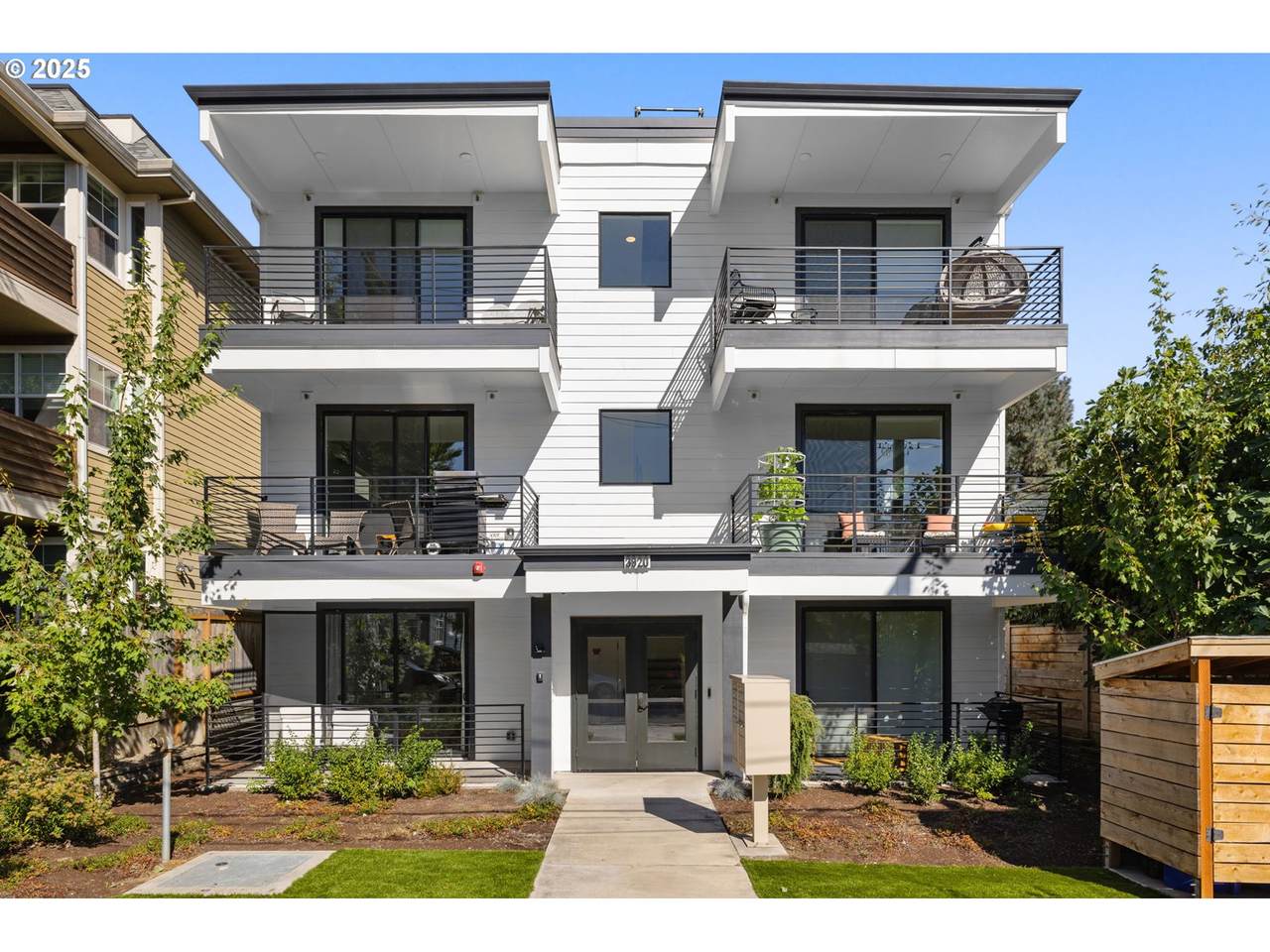 3920 Montana Ave - Photo 1