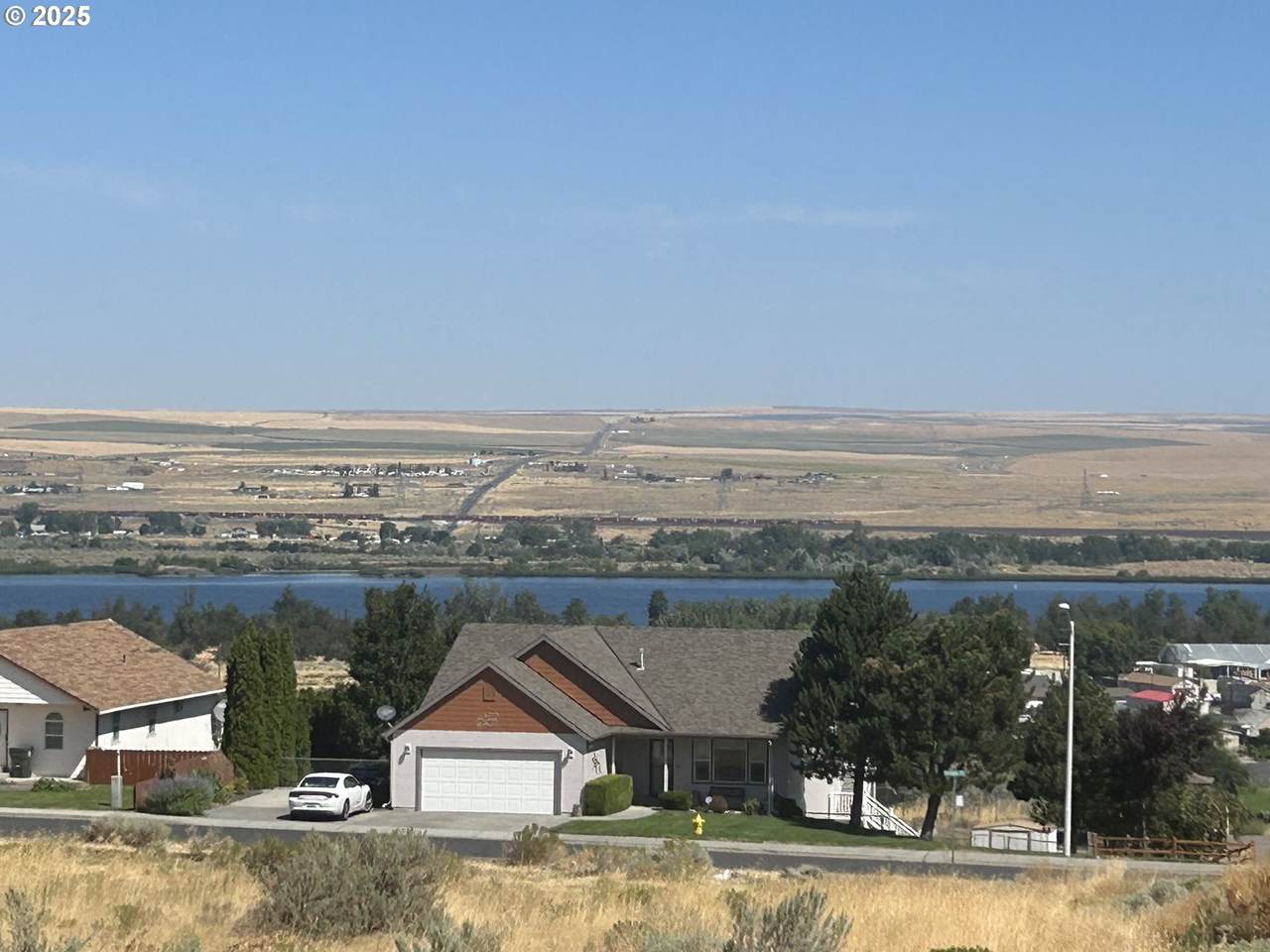 25 Roosevelt Ave - Photo 1