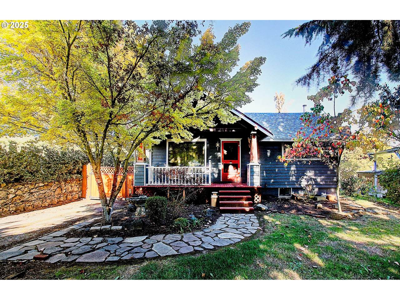 911 9TH St - Photo 1