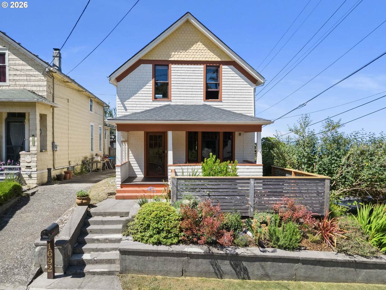 1692 Franklin Ave - Photo 1
