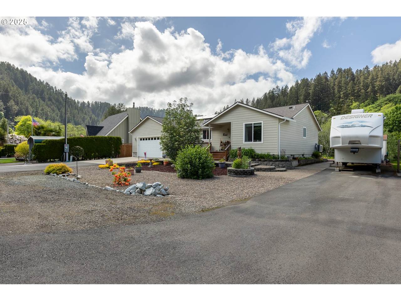440 Evans Dr - Photo 1