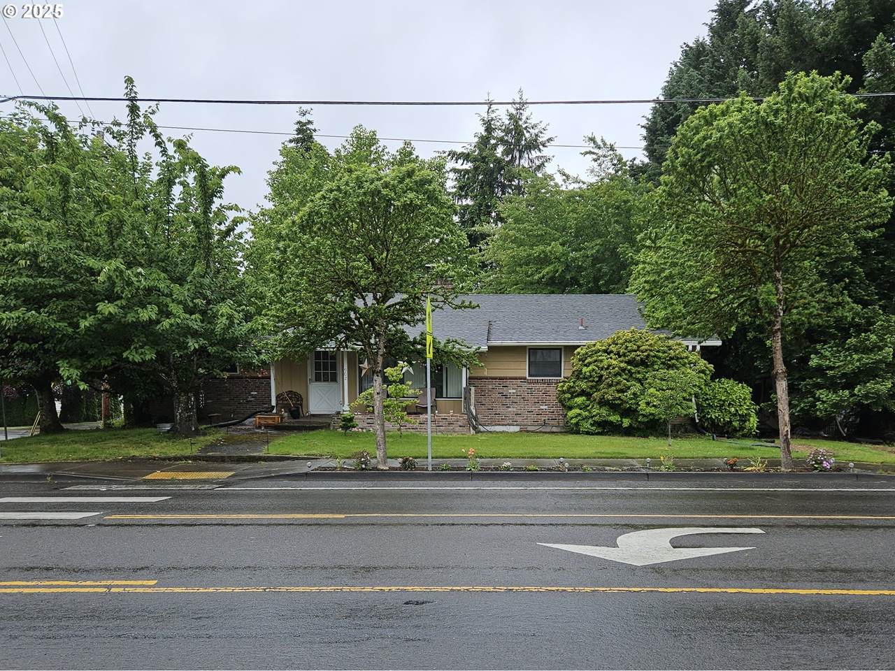 902 Parkway Ave - Photo 1