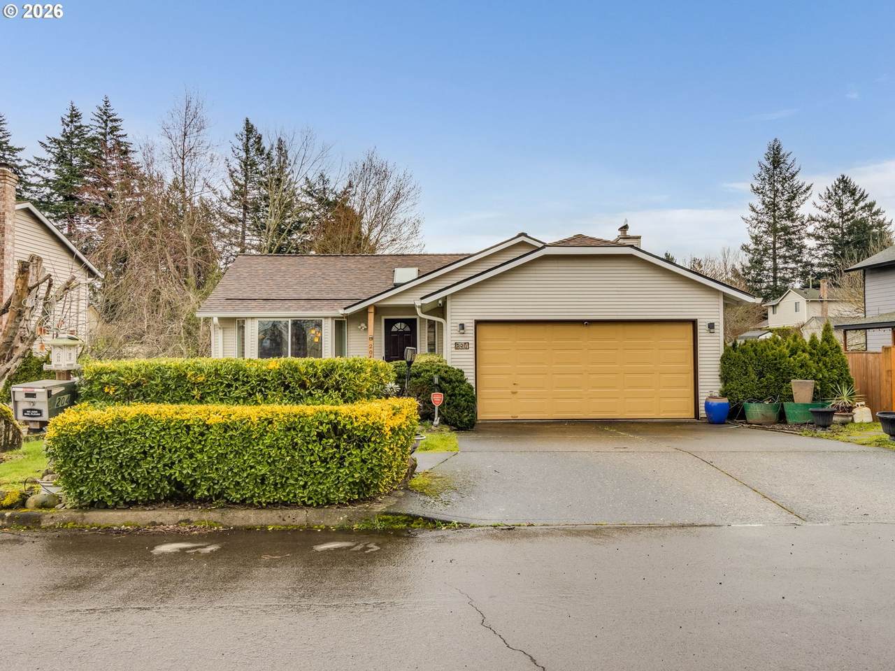 204 Crestwood St - Photo 1